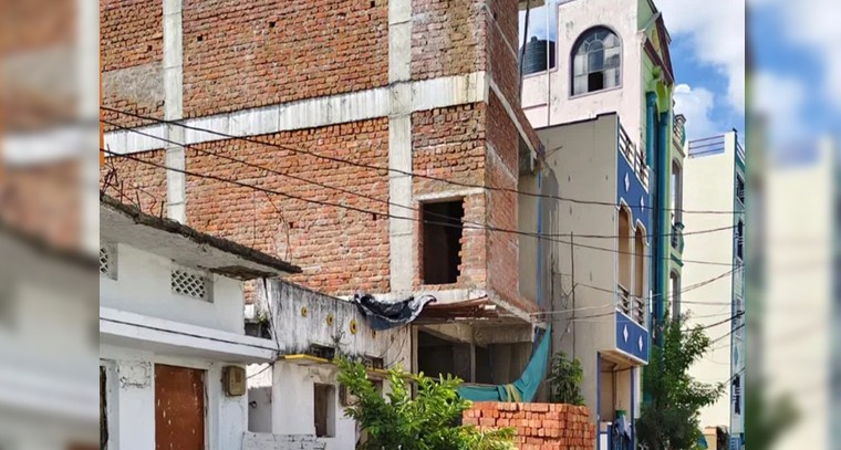 మల్లాపూర్‌లో అక్రమ నిర్మాణాలు.. స్థానికుల ఆందోళన, అధికారుల నిశ్శబ్దం

