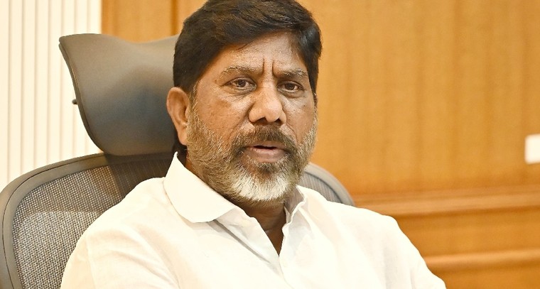 రాజకీయం.. కాంగ్రెస్ వ్యూహాలు ఖరారు, కీలక సమావేశంలో ఉప ఎన్నికలు, స్థానిక పోరుపై చర్చ

