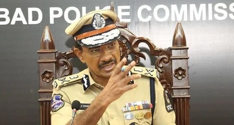 'ఫ్రీ' పైరసీ సినిమాలు చూడటం ప్రమాదకరం.. సీపీ సీవీ ఆనంద్ హెచ్చరిక! సైబర్ నేరగాళ్లకు వ్యక్తిగత వివరాలు చేరవేస్తున్న వినియోగదారులు

