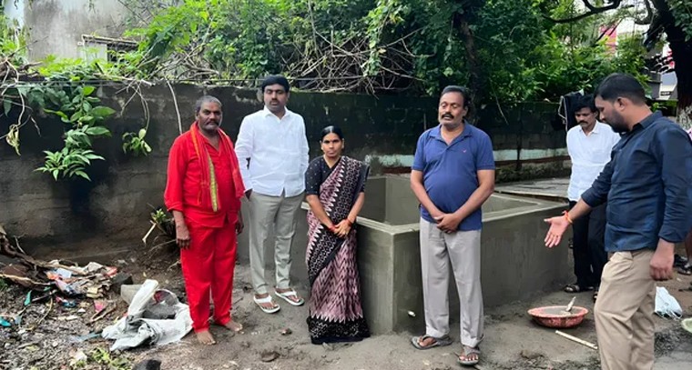 కొంపల్లిలో బతుకమ్మ కోసం సిద్ధమవుతున్న ప్రత్యేక ట్యాంక్.. కాంగ్రెస్ నాయకుల వినతిపై కమిషనర్ తక్షణ చర్య

