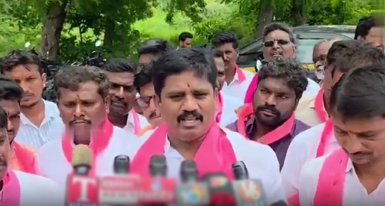 గద్వాల ఎమ్మెల్యే బండ్ల కృష్ణమోహన్ రెడ్డిపై బీఆర్‌ఎస్‌ ఫిర్యాదు.. పార్టీ ఫిరాయింపుపై ఆరోపణలు

