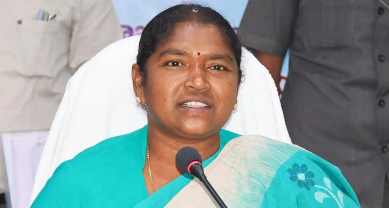 తడిసిన అంగన్వాడీ కేంద్రాల్లో సేవల నిలిపివేత: మంత్రి సీతక్క కీలక ఆదేశాలు

