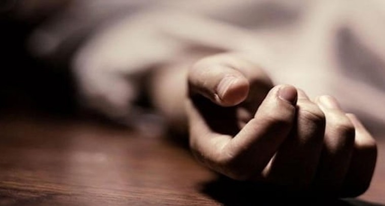 భయం నుంచి విషాదం.. స్కూల్ తండాలో చిన్నారి ఆత్మహత్యాయత్నం

