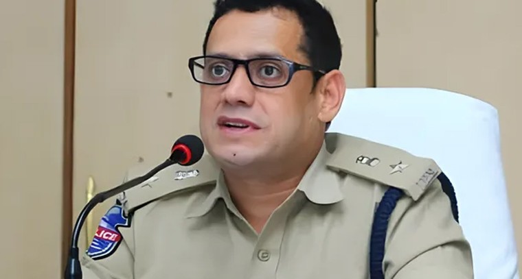 భారీ వర్షాల నేపథ్యంలో సీపీ సునీల్ దత్ హెచ్చరికలు.. అత్యవసరమైతేనే బయటకు రండి

