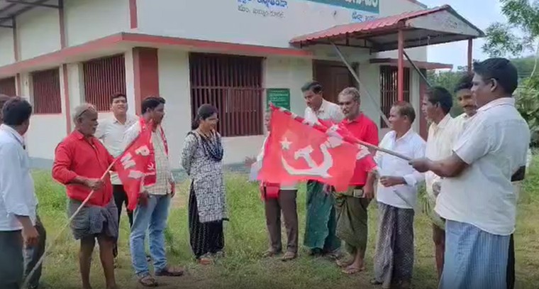 అకాల వర్షాలు, తుఫాను నష్టాలపై భగ్గుమన్న అన్నదాతలు.. ఖమ్మం జిల్లాను కరువు జిల్లాగా ప్రకటించాలని డిమాండ్!

