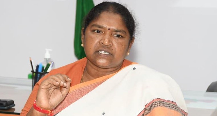 సీఎం రేవంత్‌రెడ్డి పర్యటన.. మేడారంపై ప్రభుత్వం ప్రత్యేక దృష్టి: మంత్రి సీతక్క

