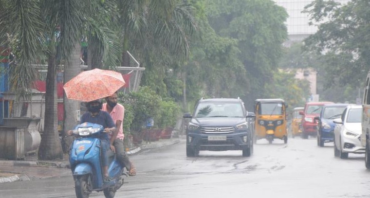 హైదరాబాద్‌లో భారీ వర్షాలు.. నగరం జలమయం, ట్రాఫిక్ స్తంభన

