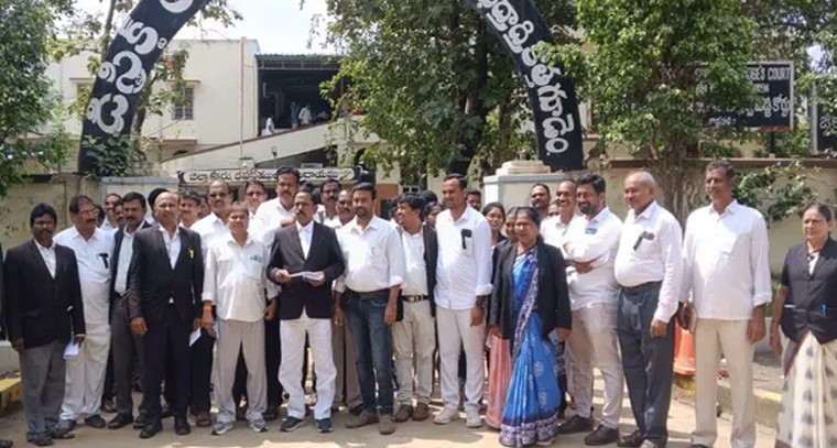 న్యాయవ్యవస్థ స్వతంత్రతపై దాడి.. సుప్రీంకోర్టు ప్రధాన న్యాయమూర్తిపై దాడిని తీవ్రంగా ఖండించిన కొత్తగూడెం న్యాయవాదులు

