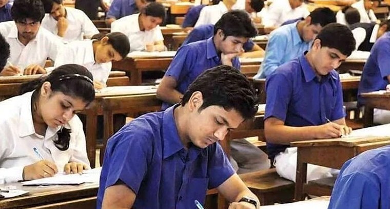 తెలంగాణలో టెన్త్ పబ్లిక్ పరీక్షల ఫీజు స్వీకరణ ప్రారంభం.. గడువు, ఆలస్య రుసుముల వివరాలు ఇవే!

