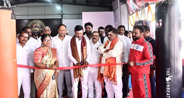 స్పోర్ట్స్ బాక్సింగ్ & కిక్ బాక్సింగ్ నూతన అకాడమీనీ  ప్రారంభించిన తుమ్మల పాండురంగారెడ్డి