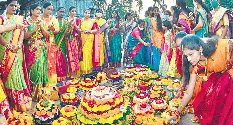రేపటి నుంచి బతుకమ్మ సందడి ప్రారంభం: అసలు బతుకమ్మ కథ తెలుసా?