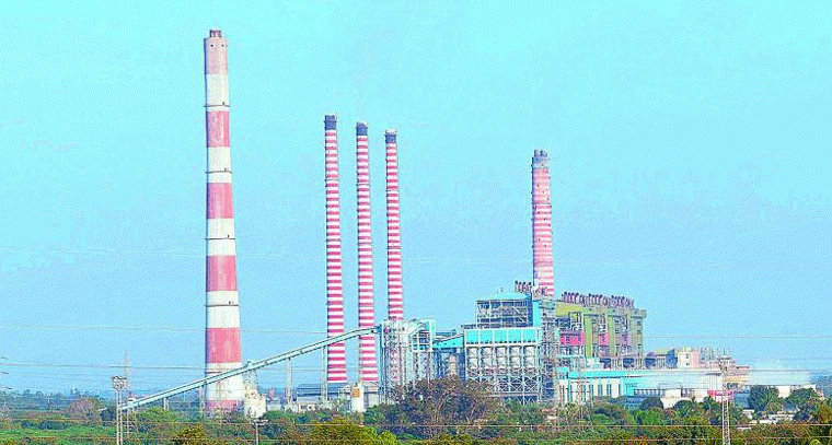 NTPC విద్యుత్ వివాదం.. నేతల మధ్య మాటల యుద్ధం