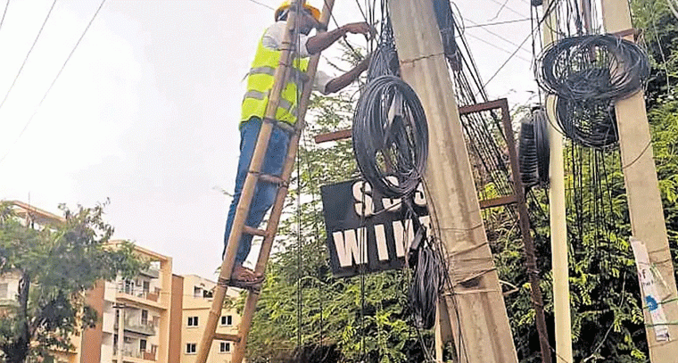 హైకోర్టు కీలక ఆదేశం: బహిరంగ ప్రదేశాల్లో కేబుల్ వైర్లు ఉండకూడదు!