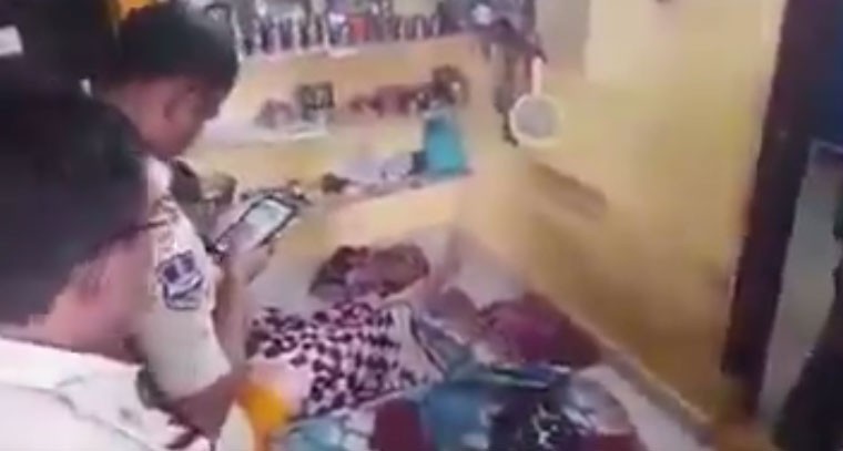 పురుగుల మందు తాగి తల్లీకూతురు ఆత్మహత్య