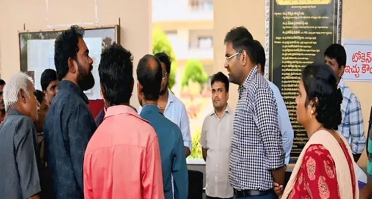 ఆధార్ అప్ డేట్ క్యాంపును వినియోగించుకోవాలి: కలెక్టర్