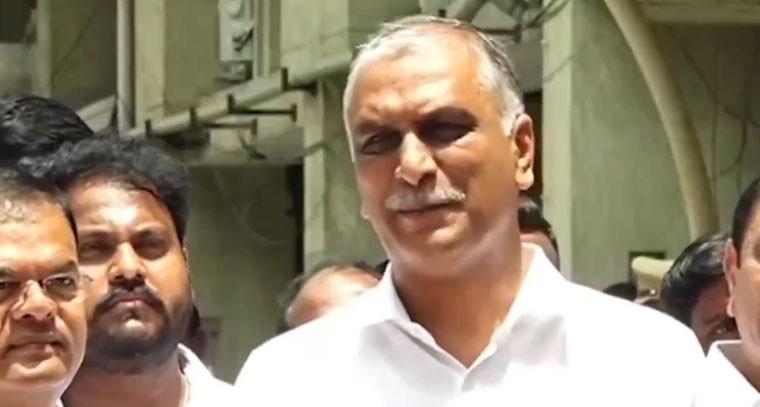 నీళ్లు వదిలిపెట్టి తెలంగాణకు కాంగ్రెస్ ద్రోహం చేసింది: హరీశ్ 