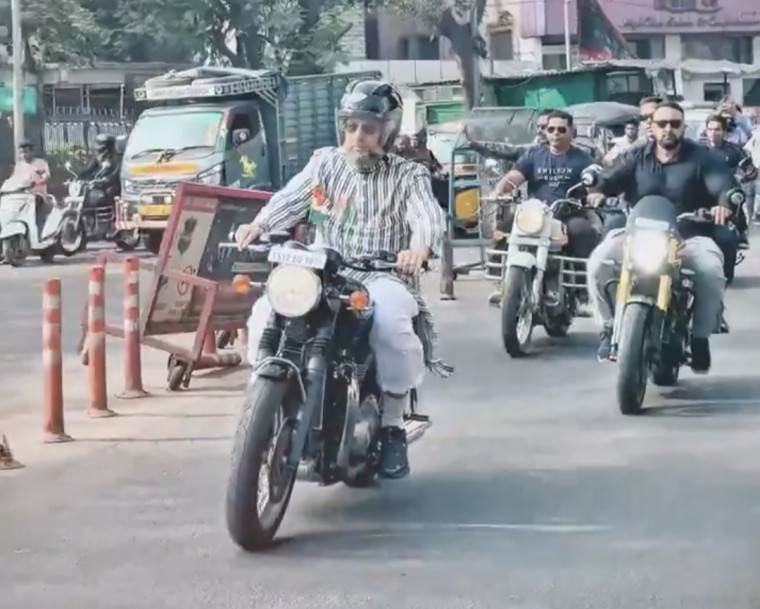 పాతబస్తీలో గణతంత్ర వేడుకల్లో పాల్గొన్న అసదుద్దీన్ ఒవైసీ