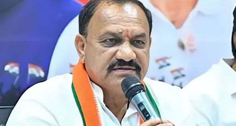 బీసీ రిజర్వేషన్లపై కవిత క్రెడిట్ తీసుకోవడమేంటి?: మహేశ్‌కుమార్