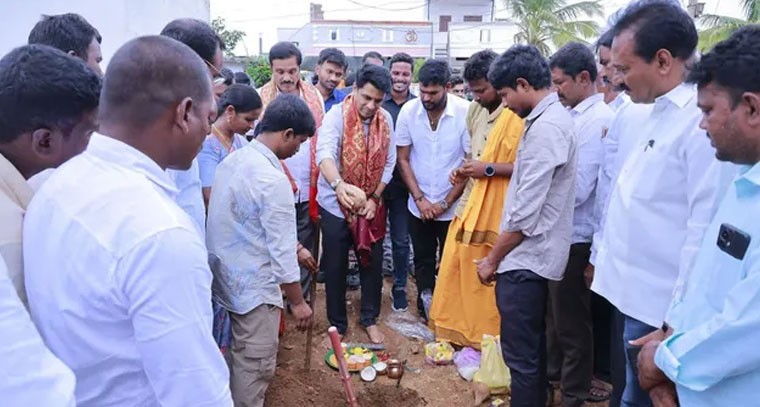 ఇందిరమ్మ ఇండ్లకు ఎమ్మెల్యే భూమి పూజ