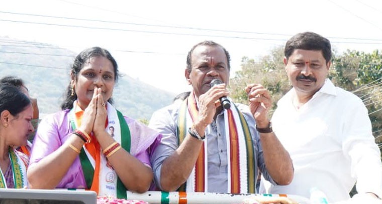 మున్సిపల్ కార్పొరేషన్ ఎన్నికల ప్రచారంలో మంత్రి కోమటిరెడ్డి