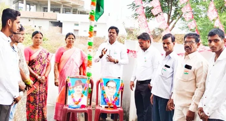 వనపర్తిలో సీపీఐ కార్యాలయంలో జాతీయ జెండా ఆవిష్కరణ