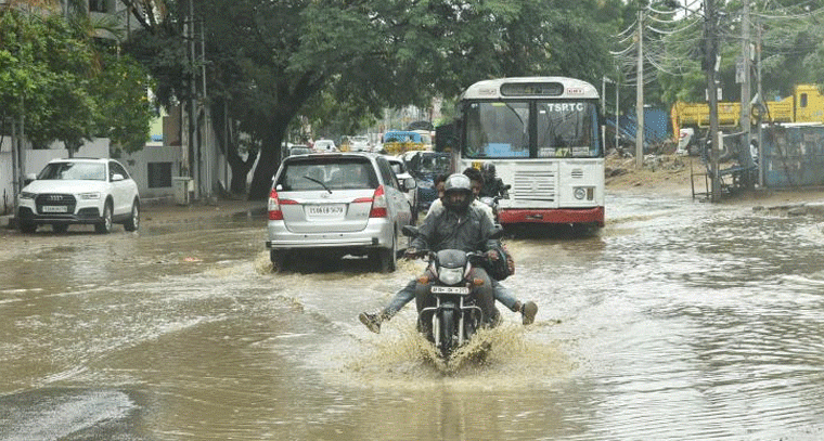 Hyderabad News Live: చెరువుల్లా మారిన రోడ్లు.. ఉద్యోగులు బయటకు రాకూడదని పోలీస్ సూచన