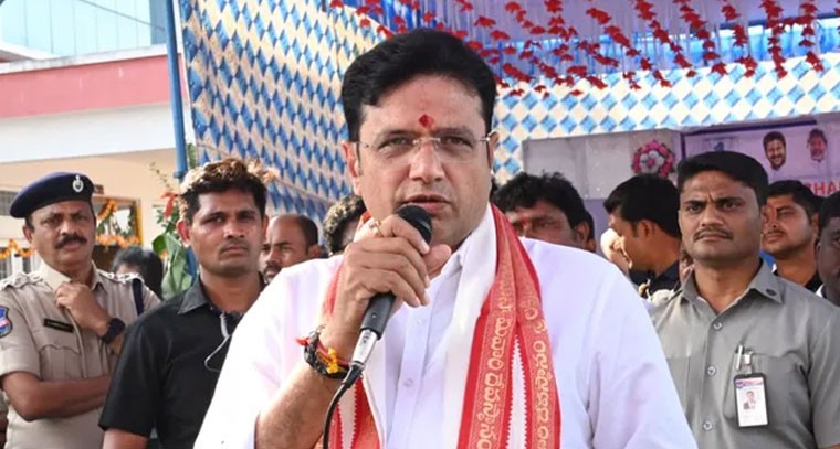 ఎట్టి పరిస్థితుల్లో పథకాలు ఆపే ప్రసక్తే లేదు: శ్రీధర్ బాబు