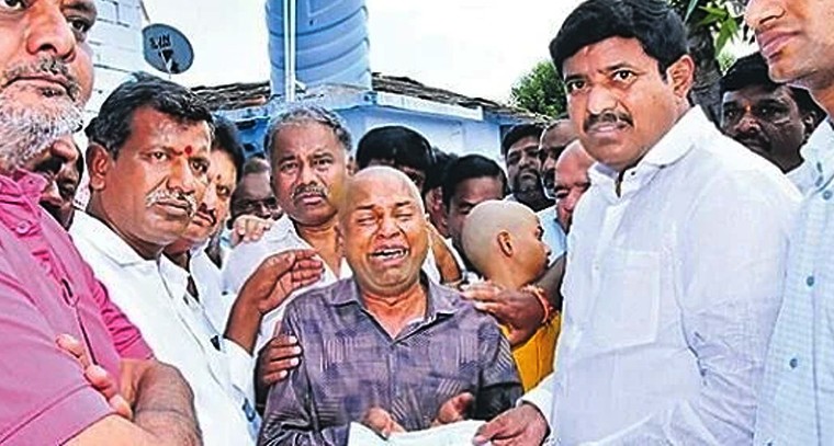 గుండెలు పిండేసిన తండ్రి ఆర్తనాదం: 