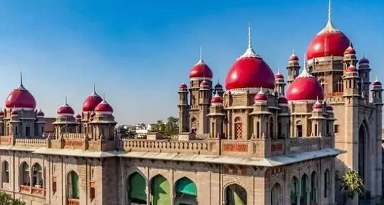 తెలంగాణలో లంబాడీ సమాజం ST హక్కులు.. 1956 తర్వాత వలసలకు అర్హత లేదు.. హైకోర్టు తీర్పు

