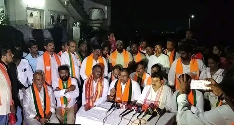 రూ.10 వేల పరిహారం'తో రైతులకు అవమానం.. బీజేపీ రాష్ట్ర అధ్యక్షుడు నారపరాజు రామచంద్రరావు ఘాటు విమర్శలు

