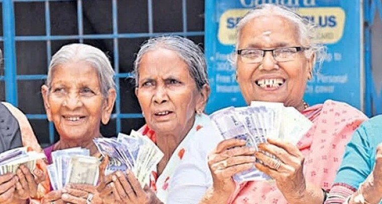 ప్రభుత్వ చేయూత పింఛన్లపై 'సామాజిక తనిఖీ'ల కొరడా.. పంపిణీలో పారదర్శకతే లక్ష్యం!

