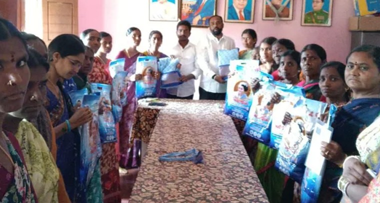 అల్లీపూర్ గ్రామంలో ఘనంగా ఇందిరమ్మ చీరల పంపిణీ కార్యక్రమం

