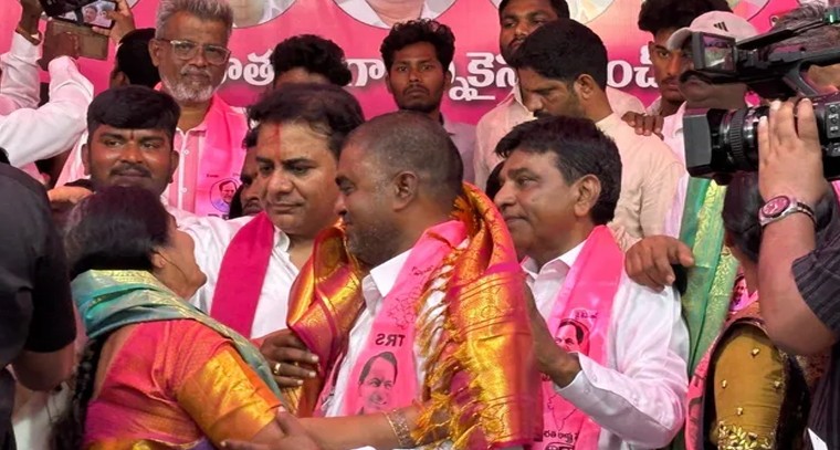 అభివృద్ధి బాటలో దుద్దేపూడి.. సర్పంచ్ అనసూర్య, ఉప సర్పంచ్ శ్రీధర్ రావులను అభినందించిన కేటీఆర్

