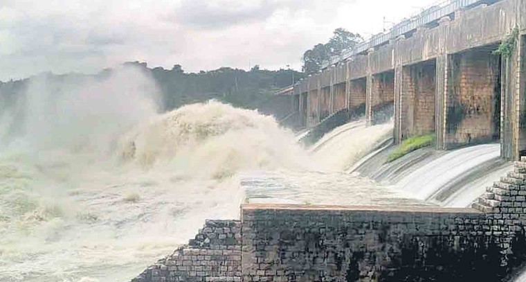 ప్రాజెక్టుల నుంచి నీటి విడుదల ఉధృతి.. ఎస్సారెస్పీ, నిజాంసాగర్ గేట్లు ఎత్తివేత!

