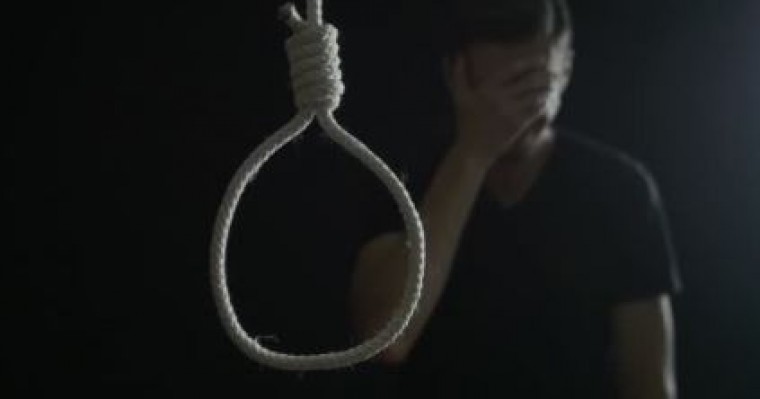 విషాదం.. పెళ్లయిన నెలకే బస్ డ్రైవర్ ఆత్మహత్య!

