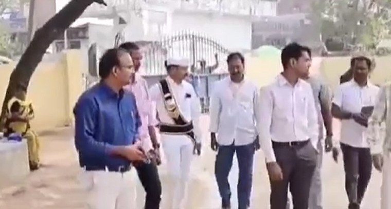 ఏదులాపురం మున్సిపల్ ఎన్నికలు: నామినేషన్ల ప్రక్రియను క్షుణ్ణంగా పరిశీలించిన కలెక్టర్

