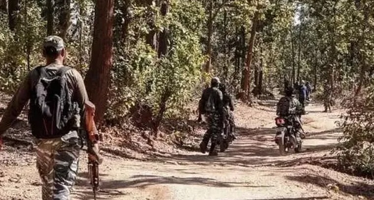 మావోయిస్టులకు భారీ షాక్.. సుక్మా జిల్లాలో 22 మంది కీలక సభ్యుల లొంగుబాటు

