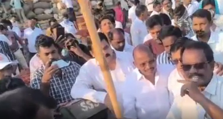 ఖమ్మం మార్కెట్‌లో ధరల హెచ్చుతగ్గులు.. మిర్చి ధరలు ఆకాశం.. పత్తి ధరలు అడుగంటాయ్!

