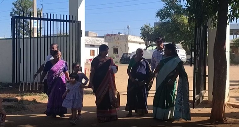 సంగారెడ్డి మండలంలో పోలింగ్ ప్రక్రియ శాంతియుతంగా సాగుతోంది.. ప్రజల ఉత్సాహం గమనార్హం

