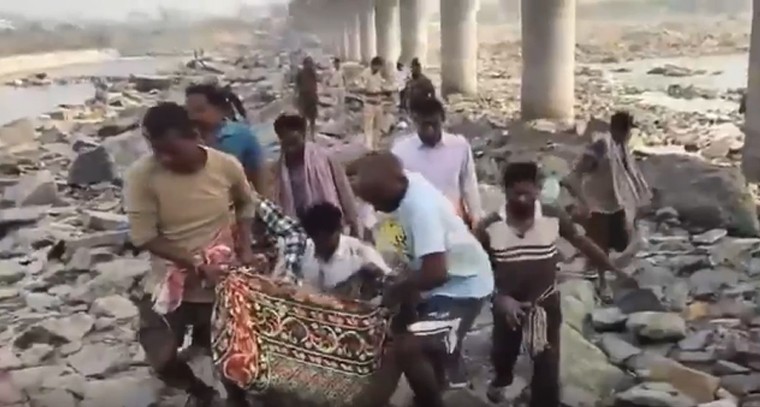 ఖమ్మం మున్నేరులో కలకలం.. ఒడిశాకు చెందిన 17 ఏళ్ల బాలిక మృతదేహం లభ్యం - హత్యనా? ఆత్మహత్యనా?

