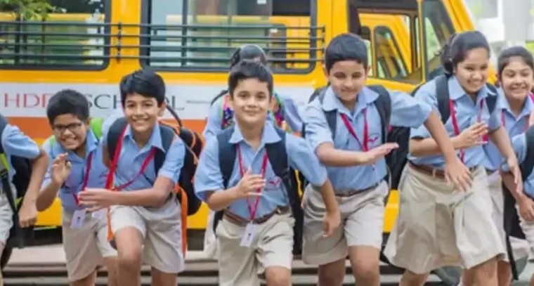 రెండు తెలుగు రాష్ట్రాల్లో విద్యార్థులకు సెలవుల సందడి!

