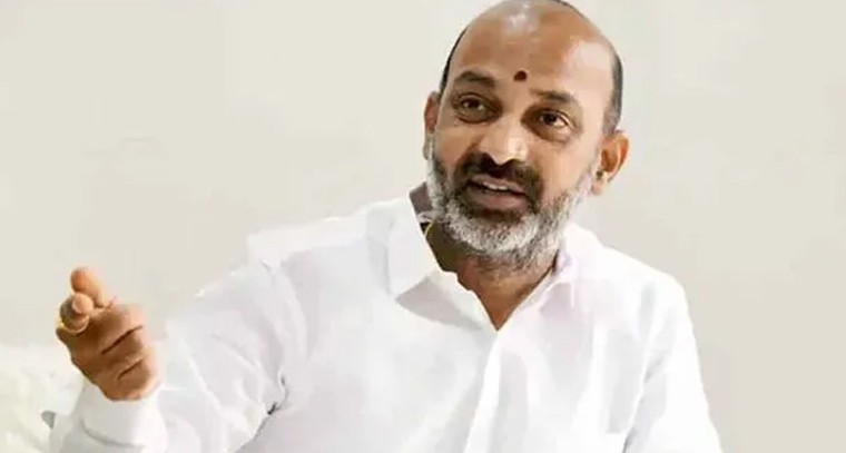 కాళేశ్వరం ఇష్యూను మభ్యపెట్టేందుకు కాంగ్రెస్, బీఆర్ఎస్ డ్రామా.. బండి సంజయ్ ఆరోపణ

