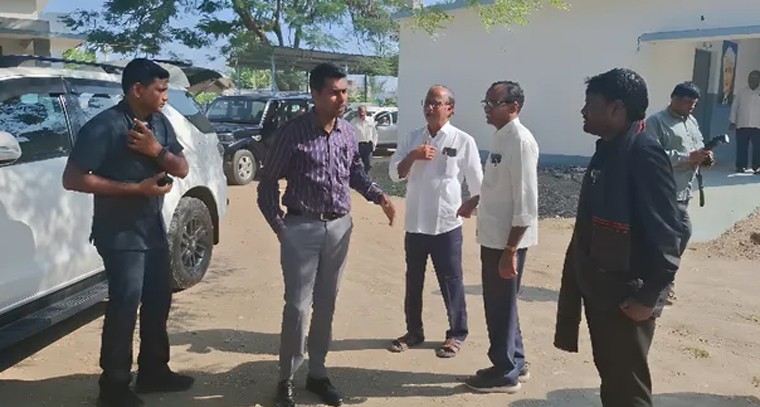 కలెక్టర్ ఆకస్మిక దాడి.. సత్తుపల్లి పాఠశాలలో ఇంగ్లీష్ తనిఖీ హడావిడి!

