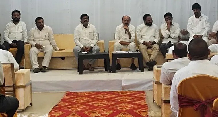 మున్సిపల్ ఎన్నికల నగారా: కాంగ్రెస్ వైఫల్యాలను ఎండగట్టాలని చింత ప్రభాకర్ పిలుపు

