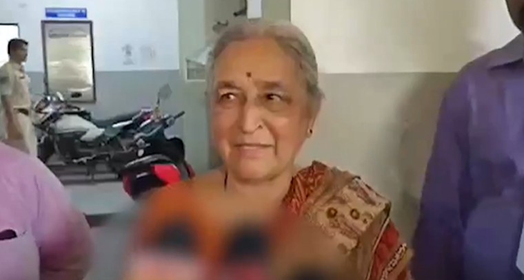 కార్వాన్‌లో ఆస్తి ఆక్రమణ దాడి.. వృద్ధురాలిని కాపాడిన స్థానికులు, పోలీసులు చర్యలు

