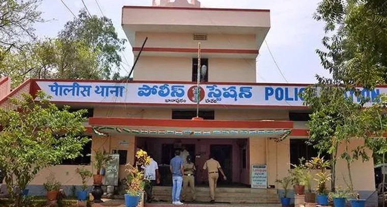 ఖమ్మంలో భూమి ఆక్రమణ గొడవ.. పోలీసులు కఠిన చర్యలు!

