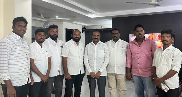 మాజీ కాంగ్రెస్ అధ్యక్షులు పువ్వాళ్ల దుర్గాప్రసాద్‌కి ఘనంగా వీడ్కోలు: ఆత్మీయంగా కలిసిన జిల్లా నాయకులు

