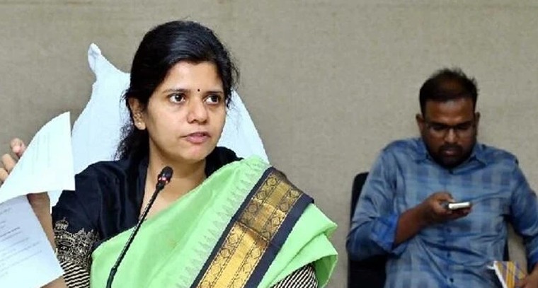 విధుల పట్ల నిర్లక్ష్యం వద్దు: మండల ప్రత్యేక అధికారులకు జిల్లా కలెక్టర్ ఆదేశం

