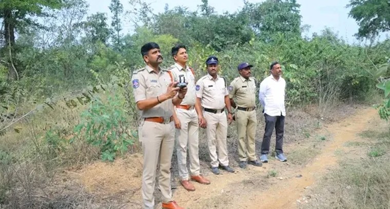 సత్తుపల్లి సరిహద్దుల్లో పోలీసుల ‘డ్రోన్’ స్ట్రైక్.. కోడి పందేల స్థావరాలపై మెరుపు దాడులు!

