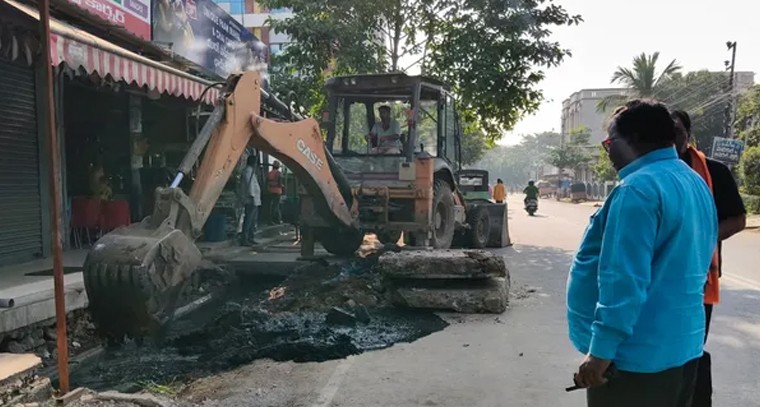 ఖమ్మం 55వ డివిజన్‌లో స్వచ్ఛతా సంగ్రామం.. డ్రెయినేజీలు మెరుగు!

